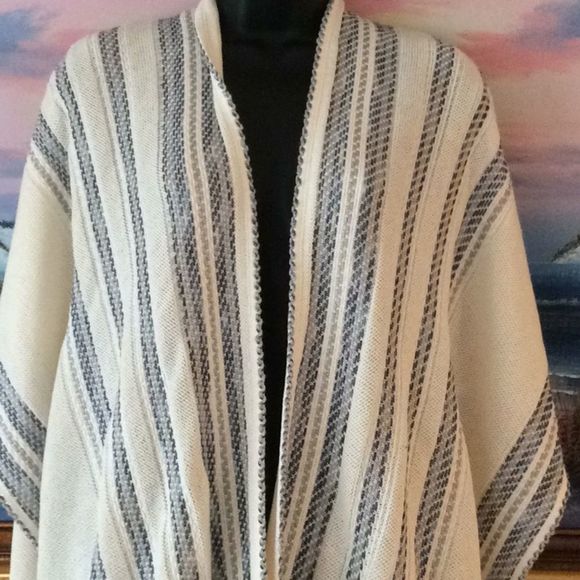💞LUCKY BRAND 💞Line in Love💞M/L poncho - Picture 2 of 12